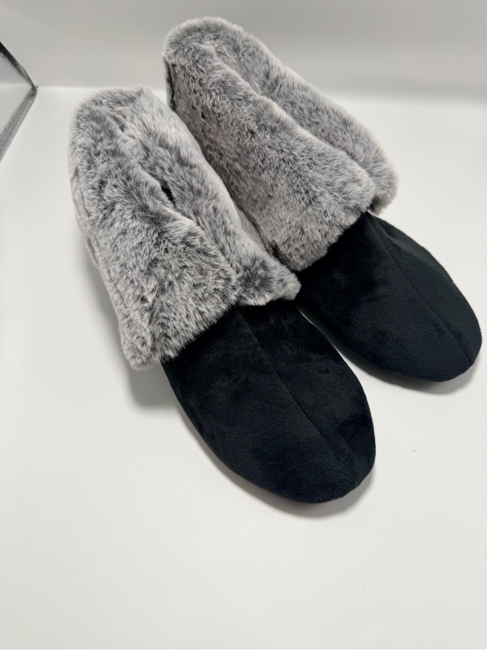 NWOT Charter Club Faux Fur Memory Foam Bootie Slippers Black M 7-8